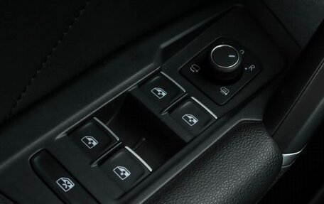 Volkswagen Tiguan II, 2018 год, 3 300 000 рублей, 13 фотография