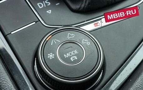 Volkswagen Tiguan II, 2018 год, 3 300 000 рублей, 14 фотография