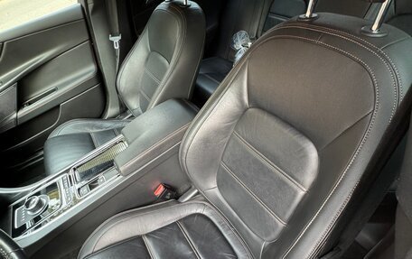 Jaguar XE I рестайлинг, 2017 год, 2 220 000 рублей, 8 фотография