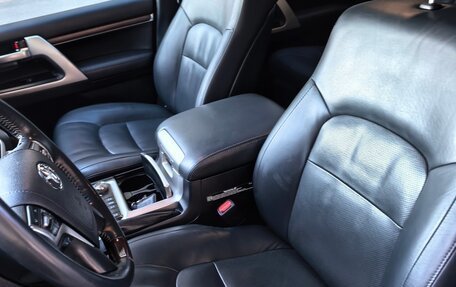 Toyota Land Cruiser 200, 2016 год, 5 990 000 рублей, 6 фотография