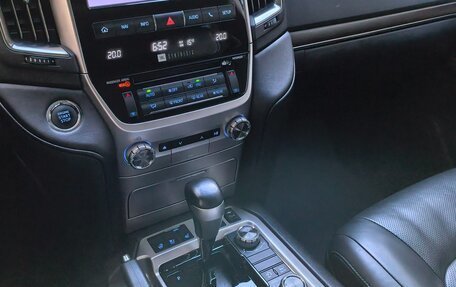 Toyota Land Cruiser 200, 2016 год, 5 990 000 рублей, 26 фотография