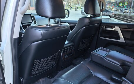 Toyota Land Cruiser 200, 2016 год, 5 990 000 рублей, 31 фотография