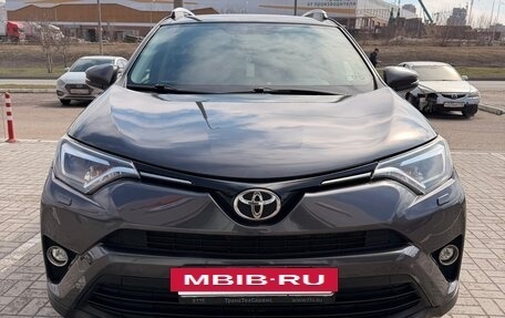 Toyota RAV4, 2015 год, 2 400 000 рублей, 2 фотография