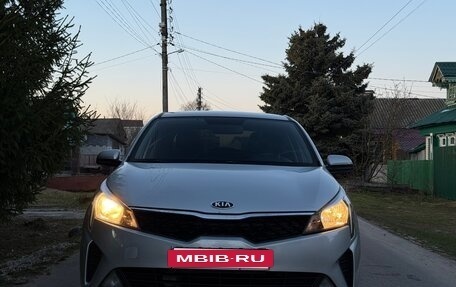 KIA Rio IV, 2020 год, 850 000 рублей, 2 фотография
