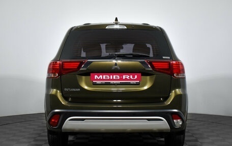 Mitsubishi Outlander III рестайлинг 3, 2020 год, 2 449 000 рублей, 6 фотография