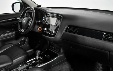 Mitsubishi Outlander III рестайлинг 3, 2020 год, 2 449 000 рублей, 13 фотография