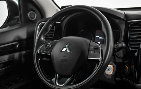 Mitsubishi Outlander III рестайлинг 3, 2020 год, 2 449 000 рублей, 14 фотография