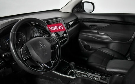 Mitsubishi Outlander III рестайлинг 3, 2020 год, 2 449 000 рублей, 9 фотография