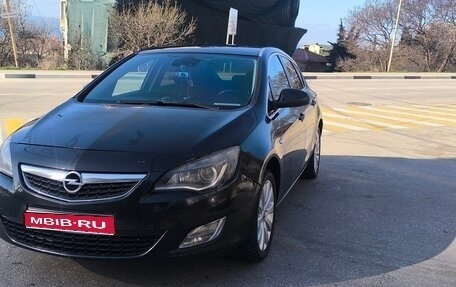 Opel Astra J, 2011 год, 770 000 рублей, 1 фотография