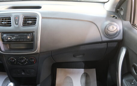 Renault Logan II, 2016 год, 689 000 рублей, 16 фотография