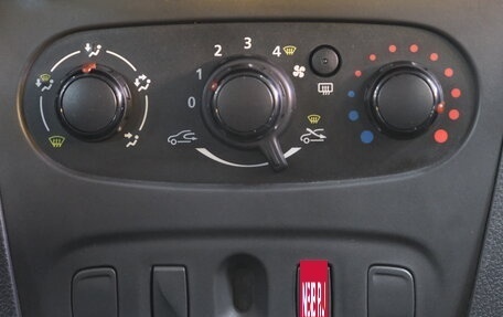 Renault Logan II, 2016 год, 689 000 рублей, 14 фотография