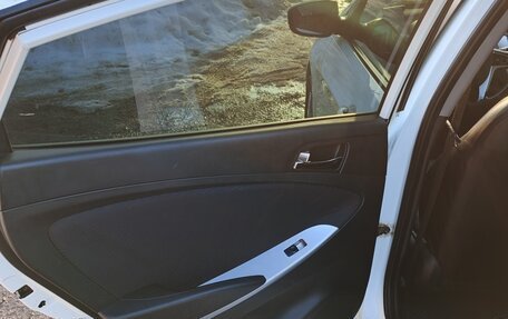 Hyundai Solaris II рестайлинг, 2012 год, 610 000 рублей, 9 фотография