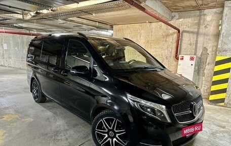 Mercedes-Benz V-Класс, 2018 год, 5 150 000 рублей, 2 фотография