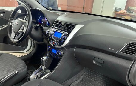 Hyundai Solaris II рестайлинг, 2011 год, 690 000 рублей, 9 фотография