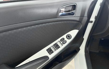 Hyundai Solaris II рестайлинг, 2011 год, 690 000 рублей, 10 фотография