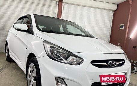 Hyundai Solaris II рестайлинг, 2011 год, 690 000 рублей, 23 фотография