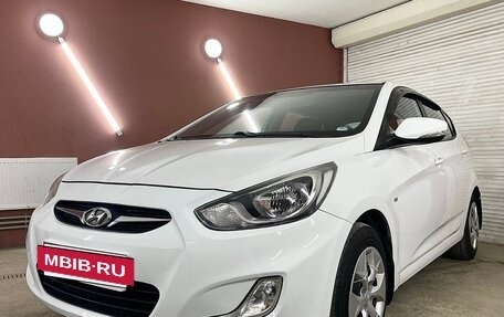 Hyundai Solaris II рестайлинг, 2011 год, 690 000 рублей, 20 фотография