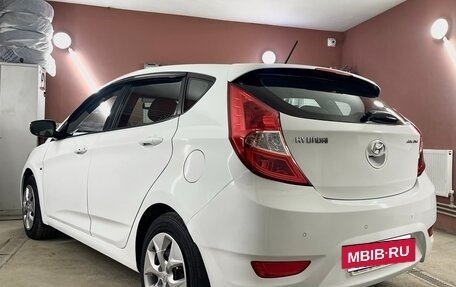 Hyundai Solaris II рестайлинг, 2011 год, 690 000 рублей, 25 фотография