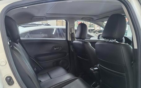 Honda Vezel, 2022 год, 1 265 000 рублей, 10 фотография