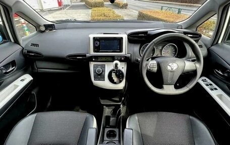 Toyota Wish II, 2017 год, 1 315 000 рублей, 9 фотография