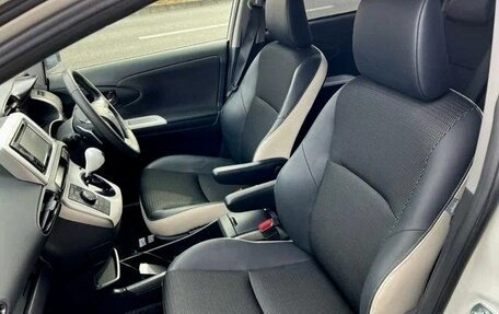 Toyota Wish II, 2017 год, 1 315 000 рублей, 13 фотография