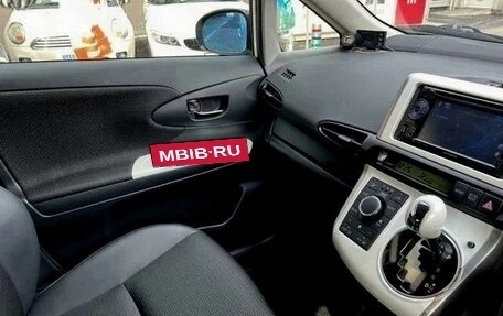 Toyota Wish II, 2017 год, 1 315 000 рублей, 10 фотография