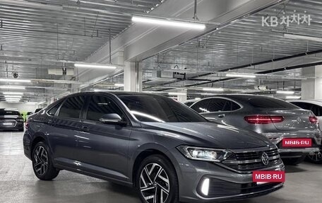 Volkswagen Jetta VII, 2022 год, 1 790 000 рублей, 2 фотография