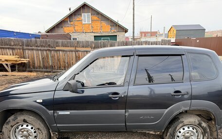 Chevrolet Niva I рестайлинг, 2011 год, 560 000 рублей, 3 фотография