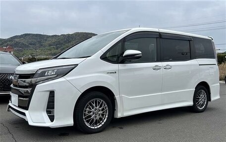 Toyota Noah III, 2021 год, 2 113 000 рублей, 1 фотография