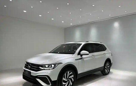 Volkswagen Tiguan II, 2023 год, 2 800 001 рублей, 1 фотография