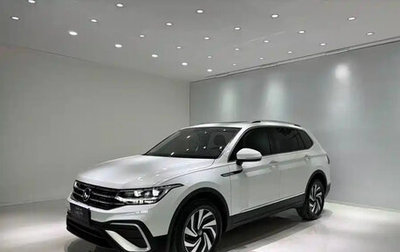 Volkswagen Tiguan II, 2023 год, 2 800 001 рублей, 1 фотография