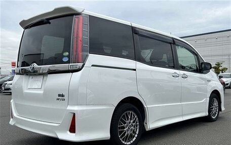 Toyota Noah III, 2021 год, 2 113 000 рублей, 5 фотография