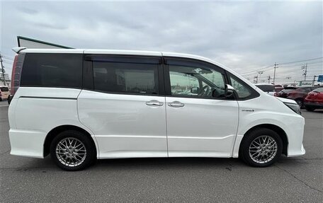 Toyota Noah III, 2021 год, 2 113 000 рублей, 6 фотография