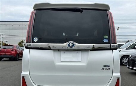 Toyota Noah III, 2021 год, 2 113 000 рублей, 4 фотография