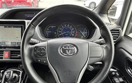 Toyota Noah III, 2021 год, 2 113 000 рублей, 9 фотография