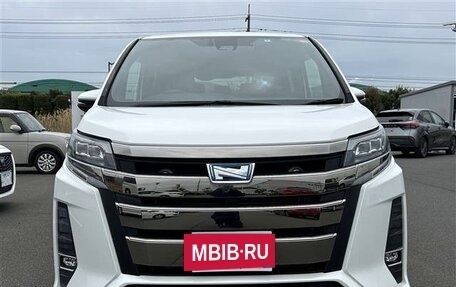 Toyota Noah III, 2021 год, 2 113 000 рублей, 7 фотография