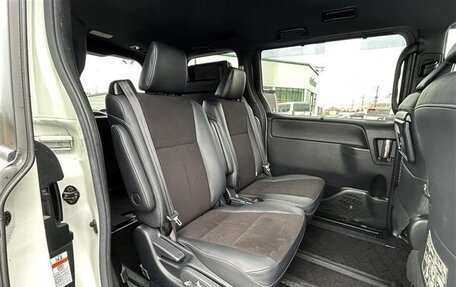 Toyota Noah III, 2021 год, 2 113 000 рублей, 22 фотография