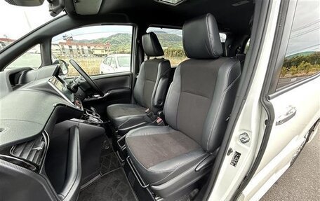 Toyota Noah III, 2021 год, 2 113 000 рублей, 20 фотография