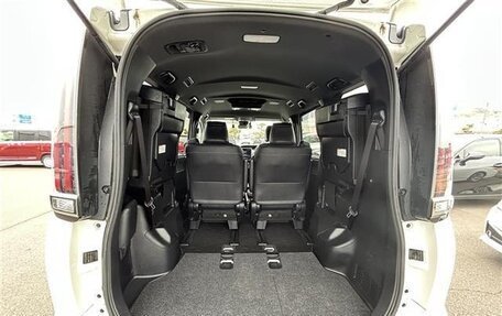 Toyota Noah III, 2021 год, 2 113 000 рублей, 29 фотография