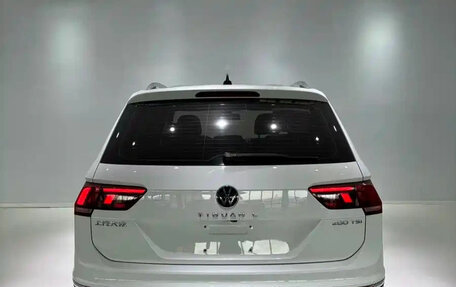 Volkswagen Tiguan II, 2023 год, 2 800 001 рублей, 5 фотография