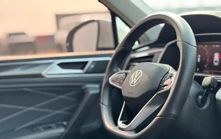 Volkswagen Tiguan II, 2023 год, 2 800 001 рублей, 8 фотография