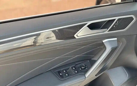 Volkswagen Tiguan II, 2023 год, 2 800 001 рублей, 13 фотография