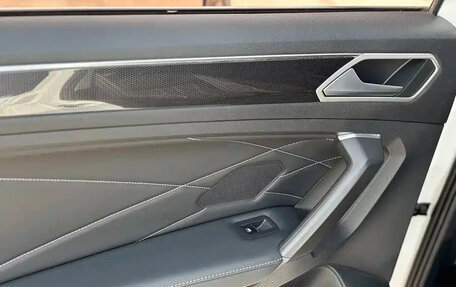 Volkswagen Tiguan II, 2023 год, 2 800 001 рублей, 12 фотография