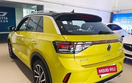 Volkswagen T-Roc I, 2022 год, 1 500 000 рублей, 3 фотография