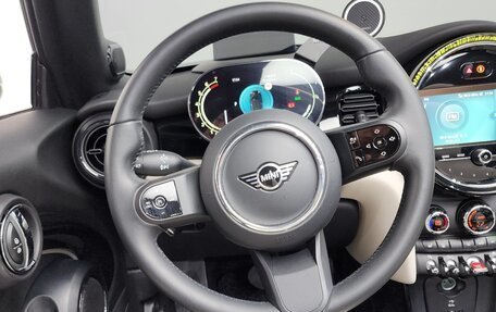 MINI Cabrio, 2023 год, 2 250 000 рублей, 13 фотография