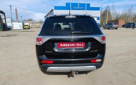Mitsubishi Outlander III рестайлинг 3, 2014 год, 1 350 000 рублей, 4 фотография