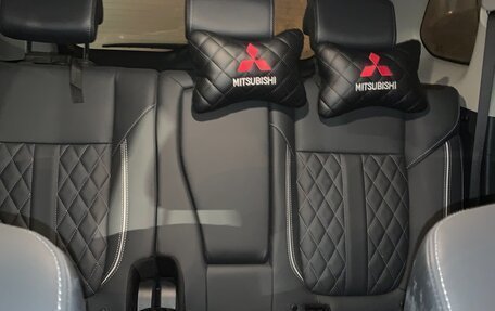 Mitsubishi Outlander III рестайлинг 3, 2022 год, 2 650 000 рублей, 14 фотография