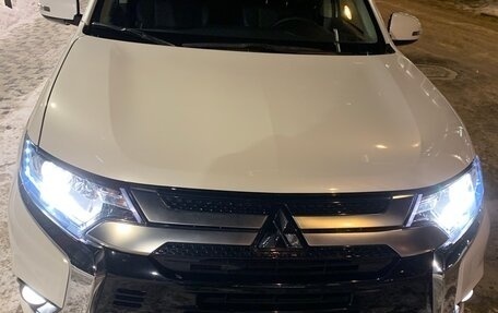 Mitsubishi Outlander III рестайлинг 3, 2022 год, 2 650 000 рублей, 11 фотография
