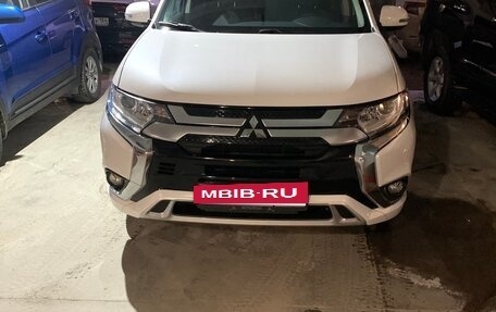 Mitsubishi Outlander III рестайлинг 3, 2022 год, 2 650 000 рублей, 23 фотография