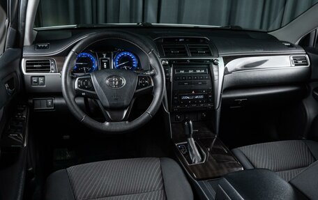 Toyota Camry, 2017 год, 1 860 000 рублей, 6 фотография